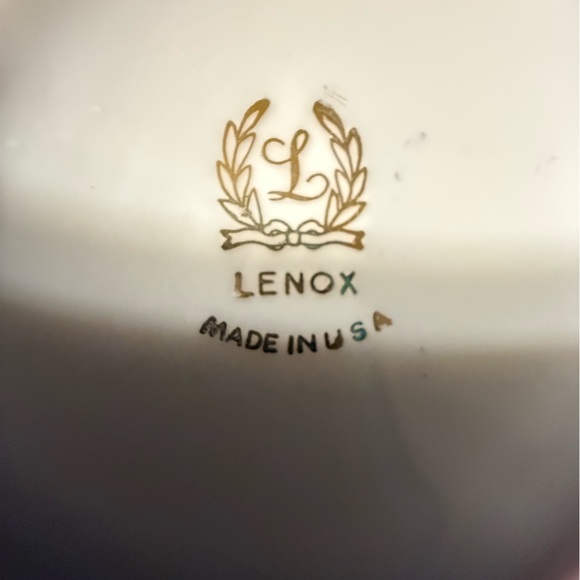 Lenox China, three piece, Christmas ivy and berry, vase and candlesticks - Picture 6 of 7